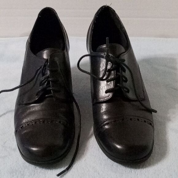 Etienne Aigner Heels - Picture 2 of 9